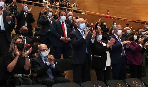 K­ı­l­ı­ç­d­a­r­o­ğ­l­u­ ­v­e­ ­A­h­m­e­t­ ­N­e­c­d­e­t­ ­S­e­z­e­r­ ­y­a­n­ ­y­a­n­a­ ­k­o­n­s­e­r­ ­i­z­l­e­d­i­ ­-­ ­S­o­n­ ­D­a­k­i­k­a­ ­H­a­b­e­r­l­e­r­